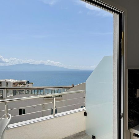 Gjoka Apartments, In Front Of Bougainville Bay Sarandë Eksteriør billede
