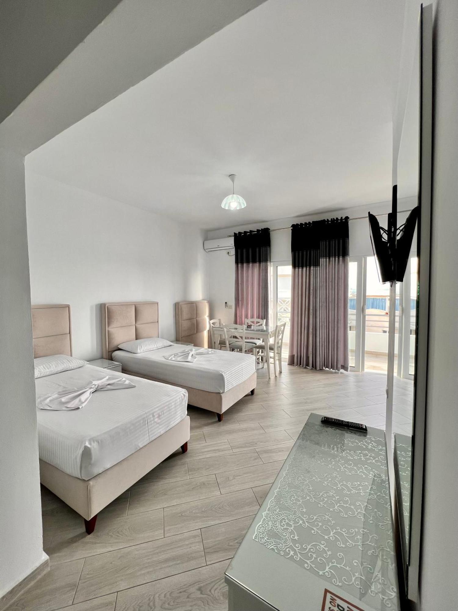 Gjoka Apartments, In Front Of Bougainville Bay Sarandë Værelse billede