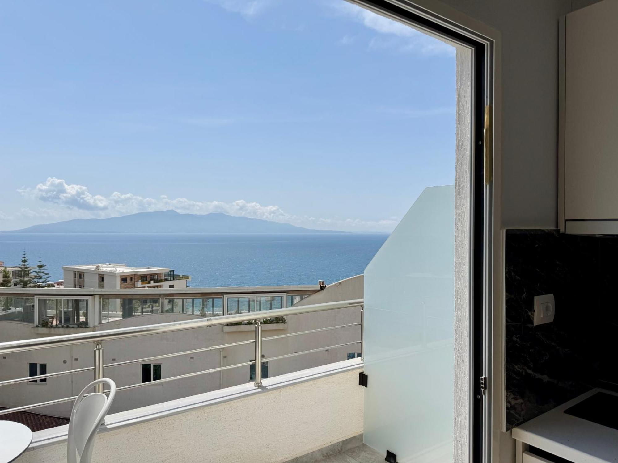 Gjoka Apartments, In Front Of Bougainville Bay Sarandë Eksteriør billede