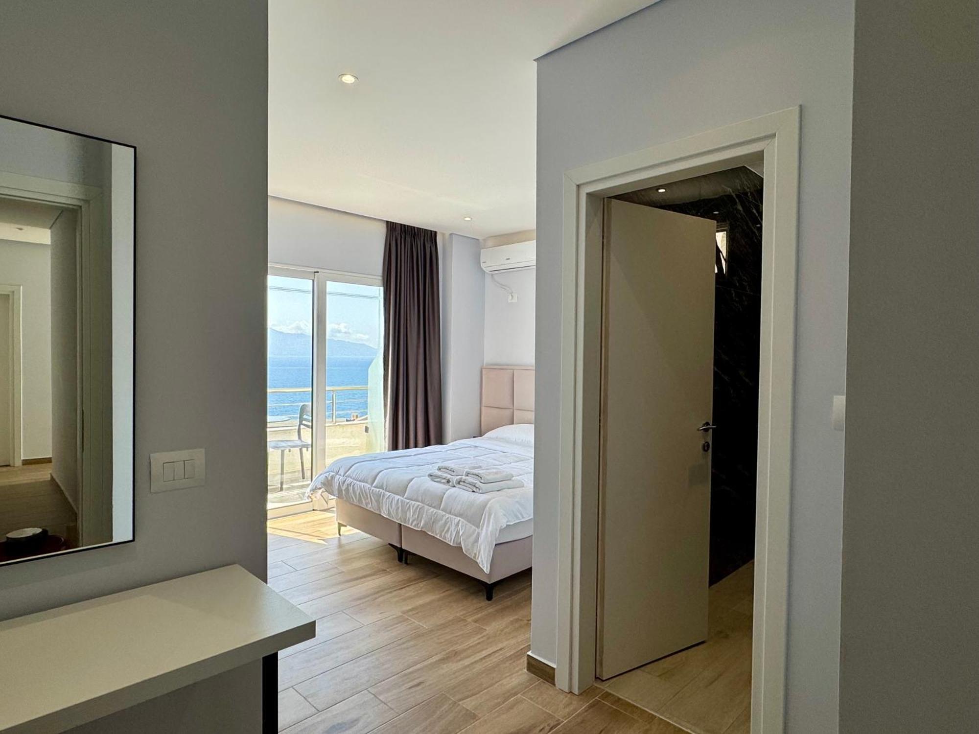 Gjoka Apartments, In Front Of Bougainville Bay Sarandë Eksteriør billede