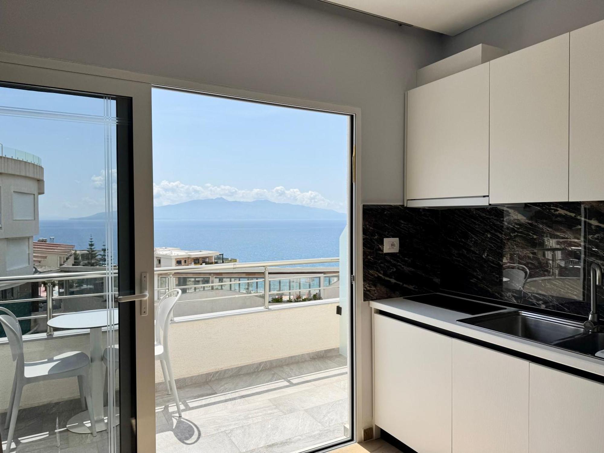 Gjoka Apartments, In Front Of Bougainville Bay Sarandë Eksteriør billede