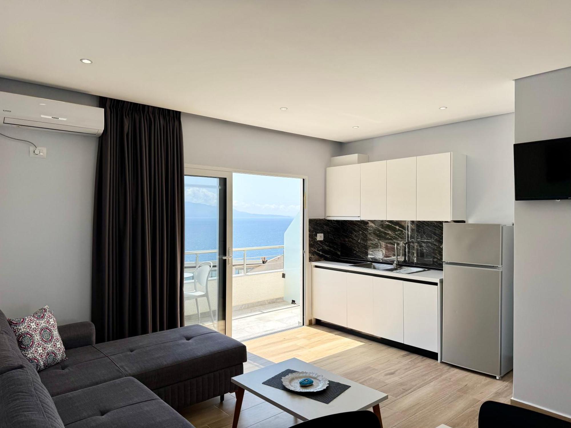 Gjoka Apartments, In Front Of Bougainville Bay Sarandë Eksteriør billede