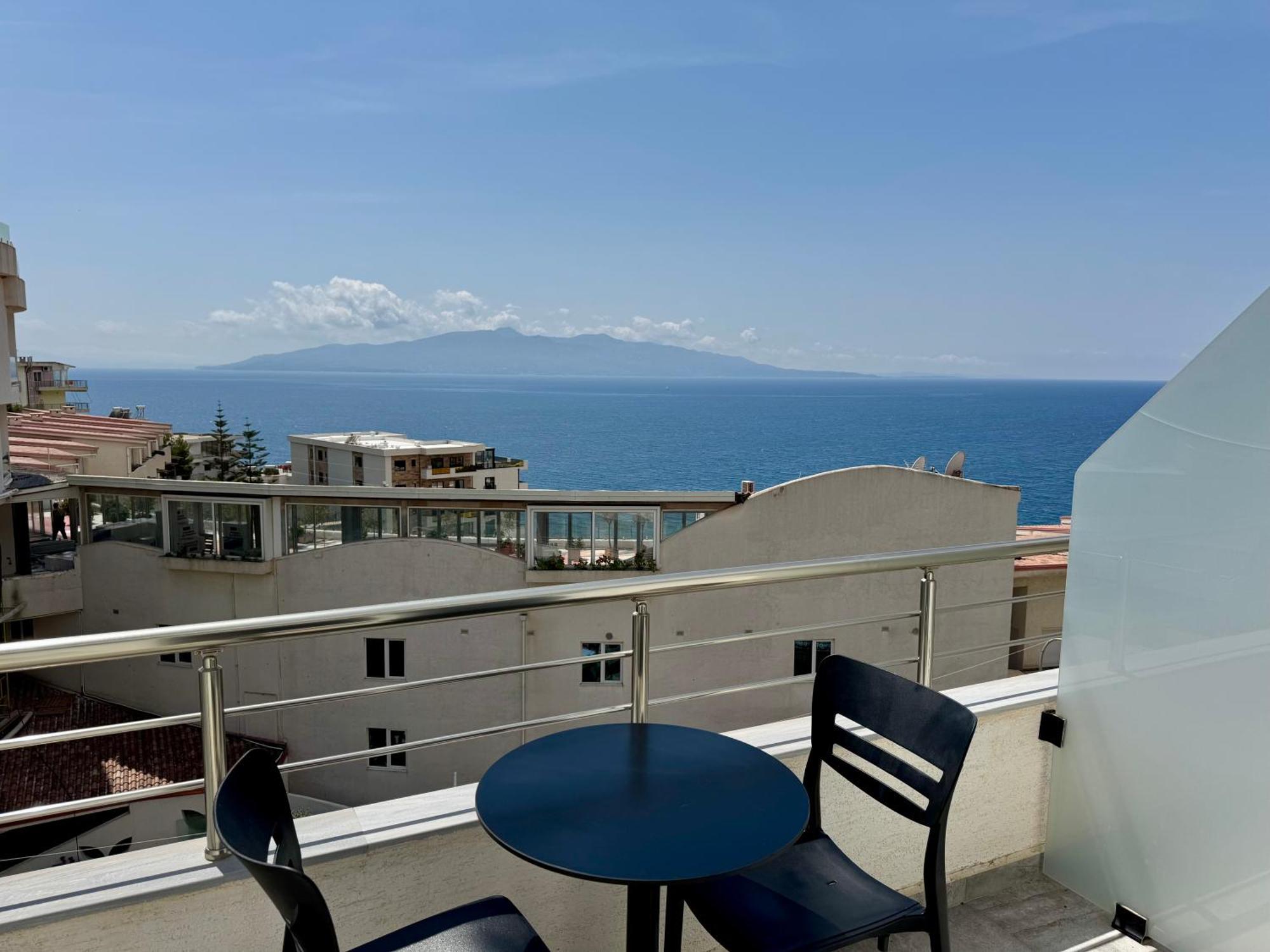 Gjoka Apartments, In Front Of Bougainville Bay Sarandë Eksteriør billede
