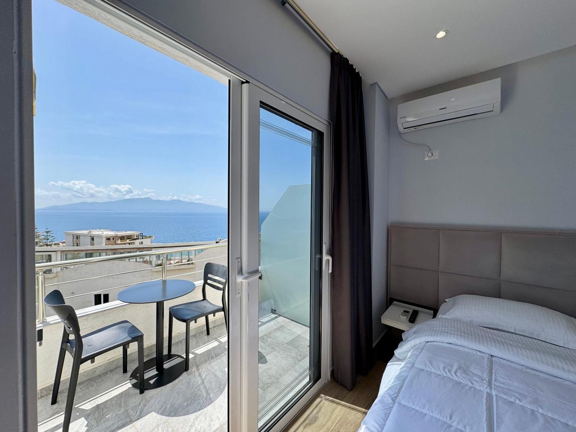 Gjoka Apartments, In Front Of Bougainville Bay Sarandë Eksteriør billede