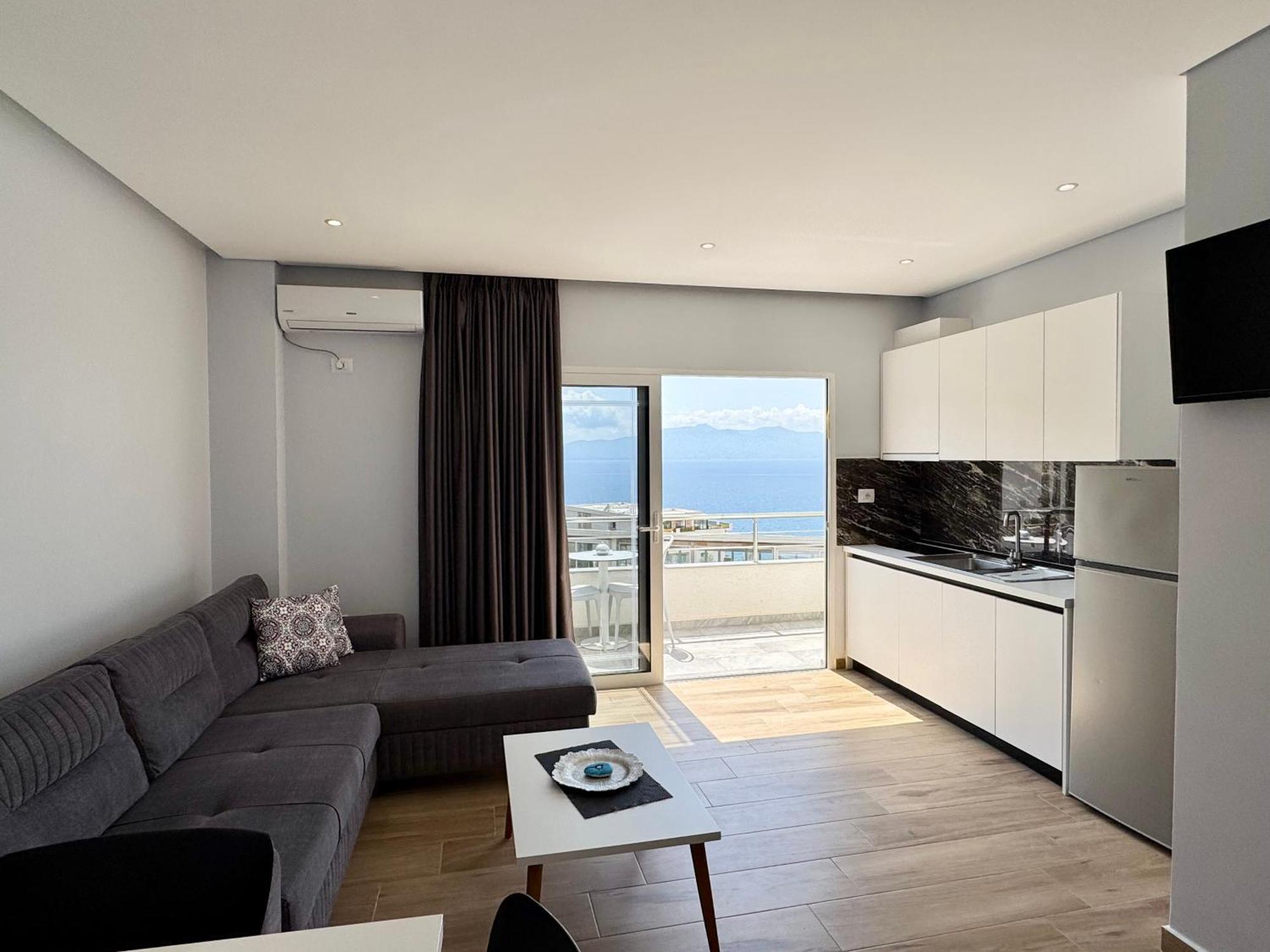 Gjoka Apartments, In Front Of Bougainville Bay Sarandë Eksteriør billede
